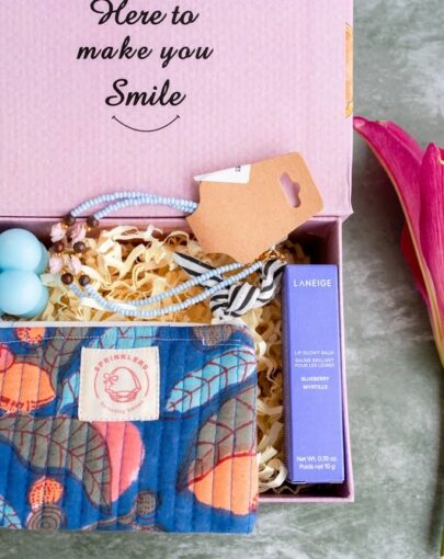 A Cheerful Gift Box for Her