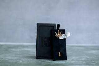 Elegance Leaf Lapel Pin